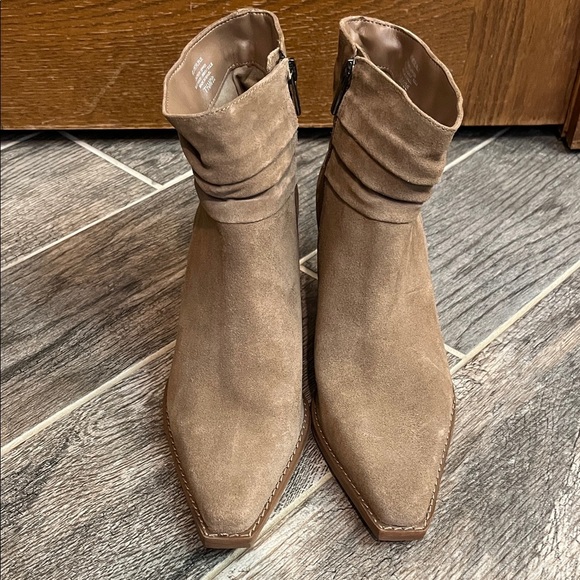EUC Vince Camuto Nerlinji Ankle Bootie, size 7.5 - Picture 1 of 6